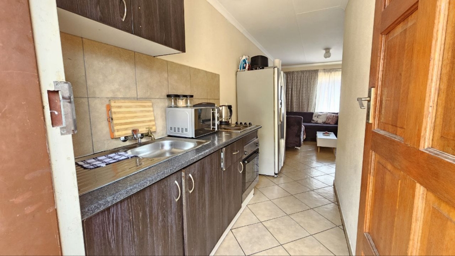 2 Bedroom Property for Sale in Olievenhoutbosch Gauteng