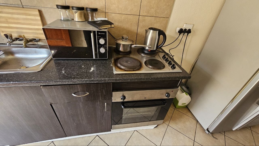 2 Bedroom Property for Sale in Olievenhoutbosch Gauteng