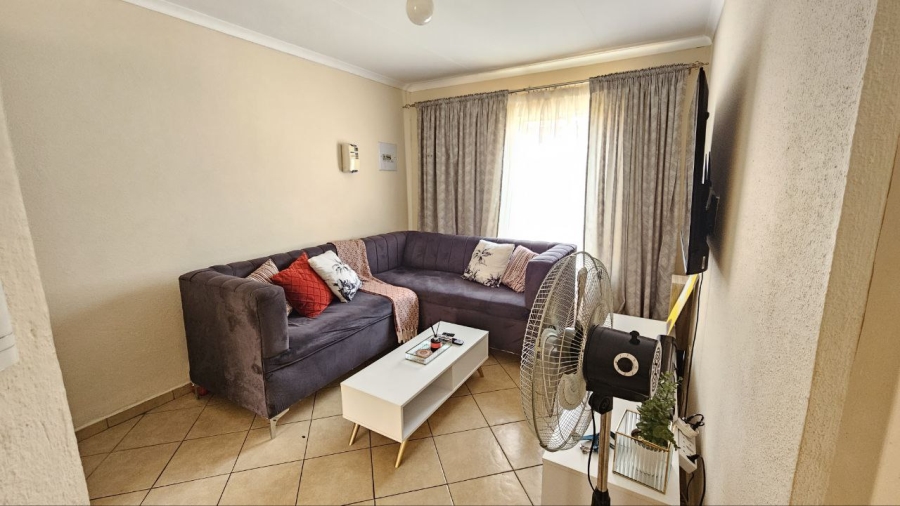2 Bedroom Property for Sale in Olievenhoutbosch Gauteng