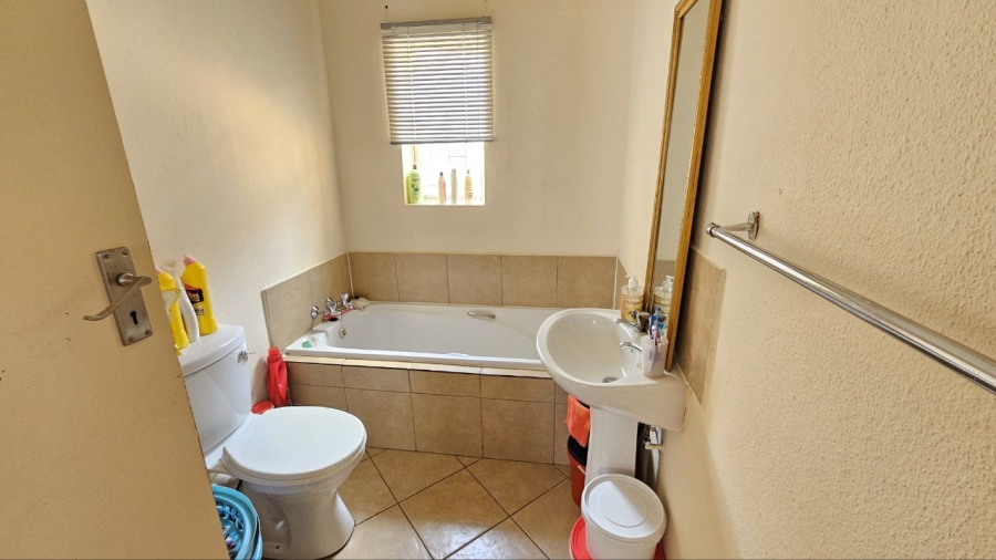 2 Bedroom Property for Sale in Olievenhoutbosch Gauteng