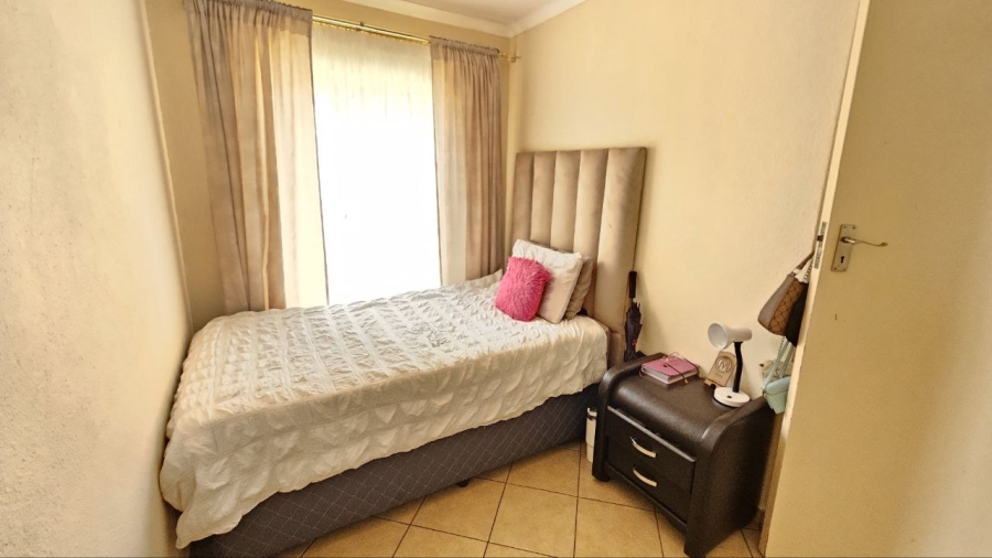 2 Bedroom Property for Sale in Olievenhoutbosch Gauteng