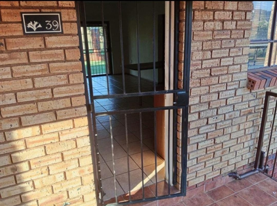 To Let 2 Bedroom Property for Rent in Noordheuwel Gauteng