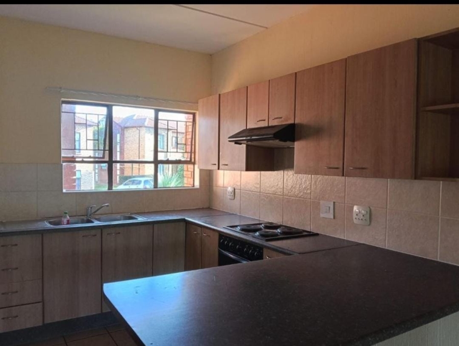 To Let 2 Bedroom Property for Rent in Noordheuwel Gauteng
