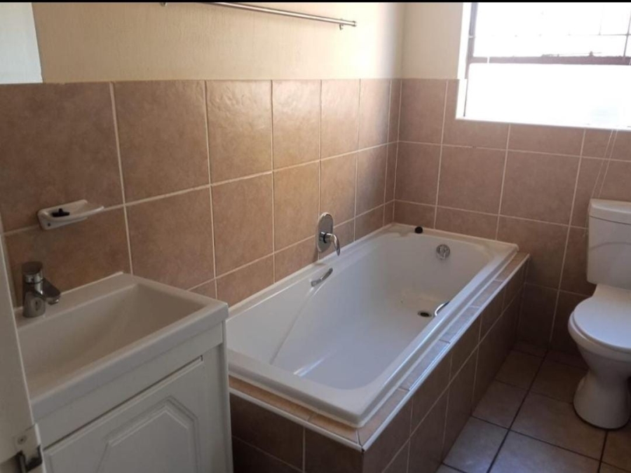 To Let 2 Bedroom Property for Rent in Noordheuwel Gauteng