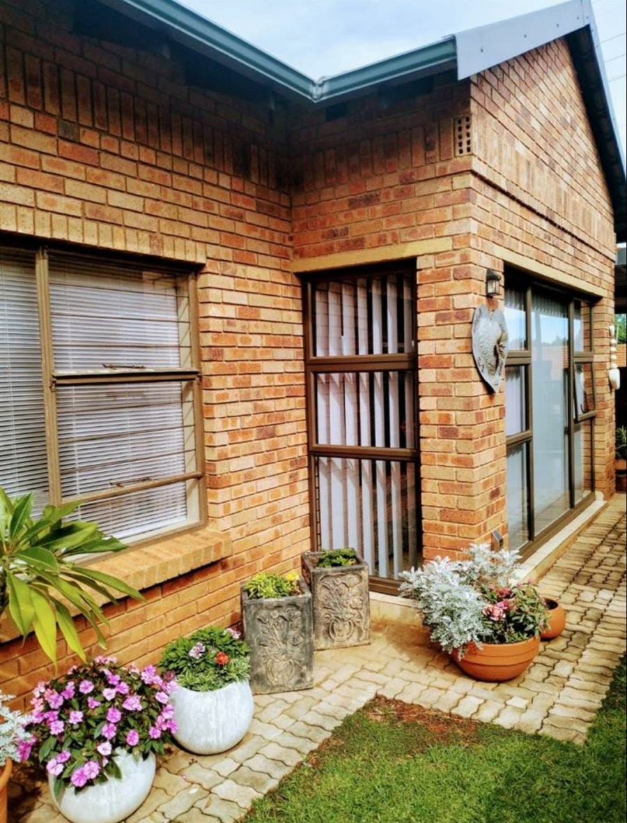 To Let 2 Bedroom Property for Rent in Noordheuwel Gauteng