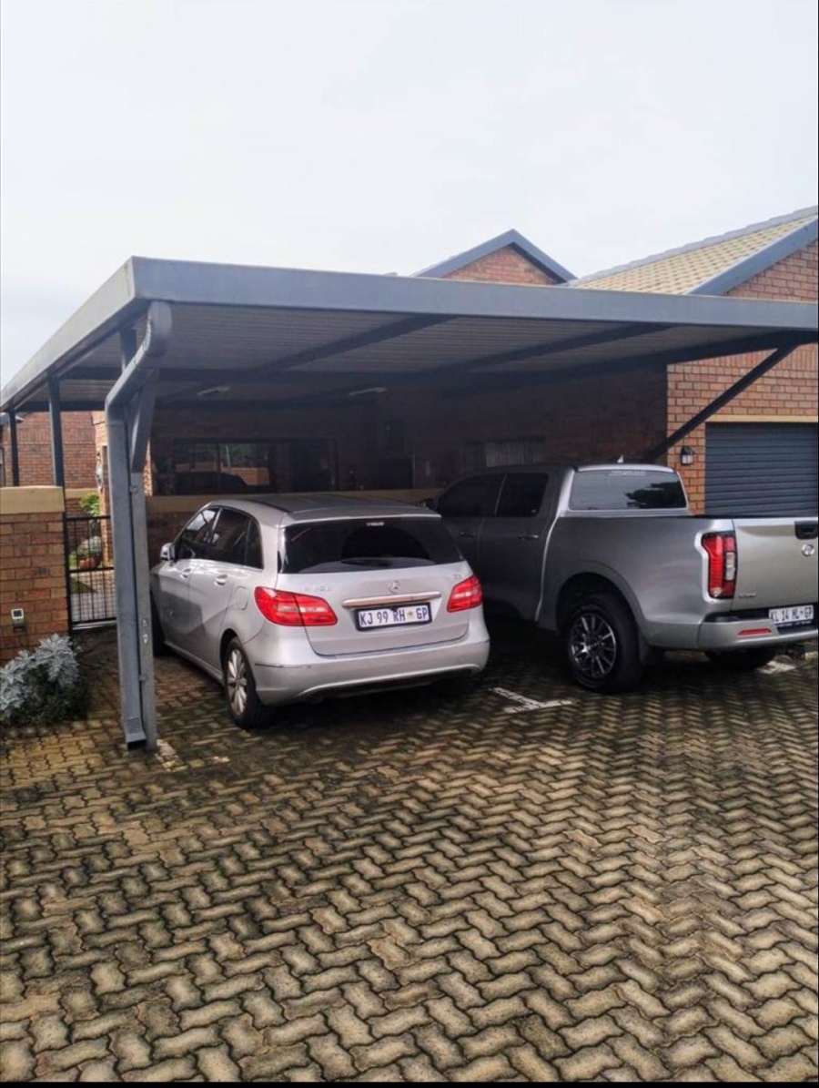 To Let 2 Bedroom Property for Rent in Noordheuwel Gauteng