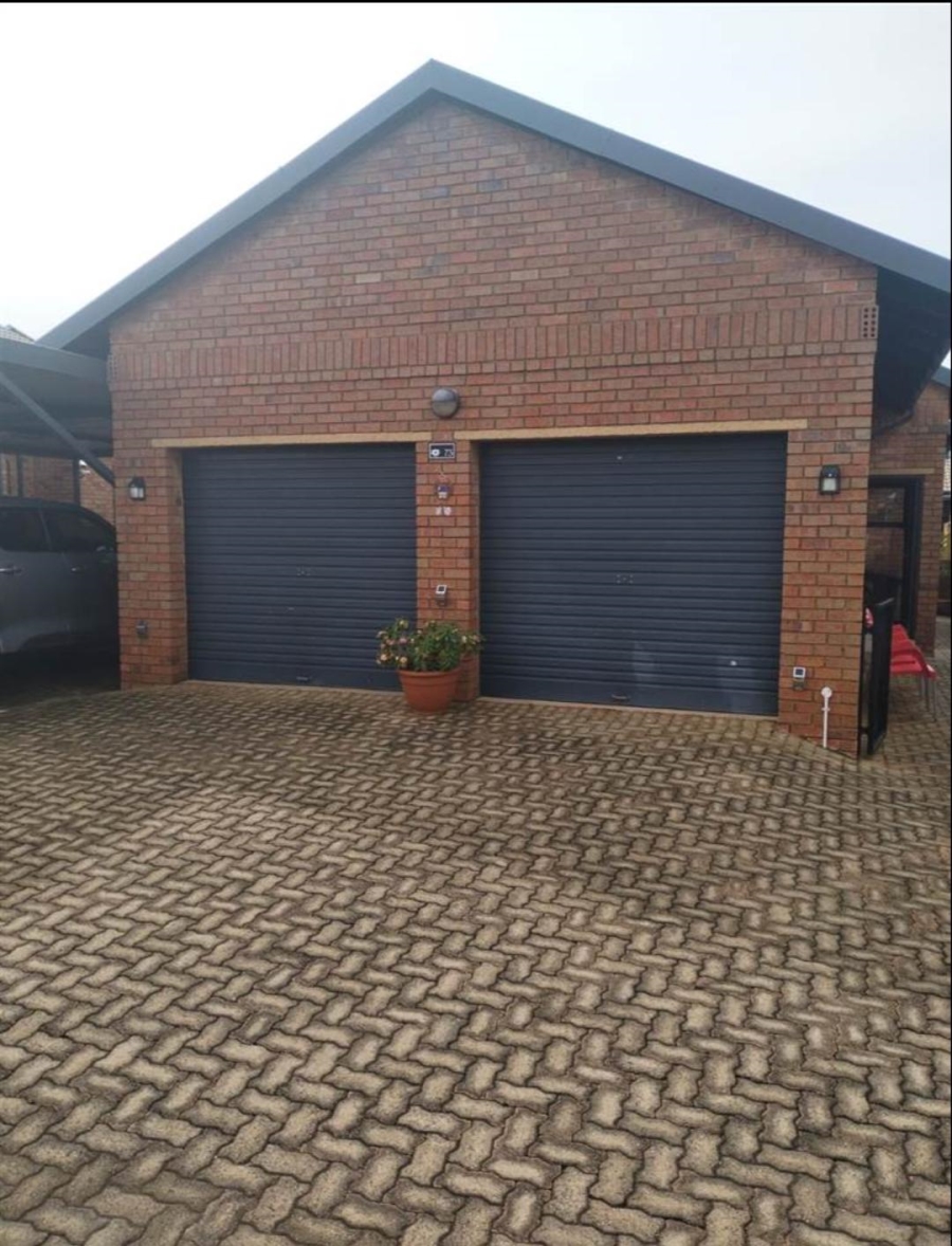 To Let 2 Bedroom Property for Rent in Noordheuwel Gauteng