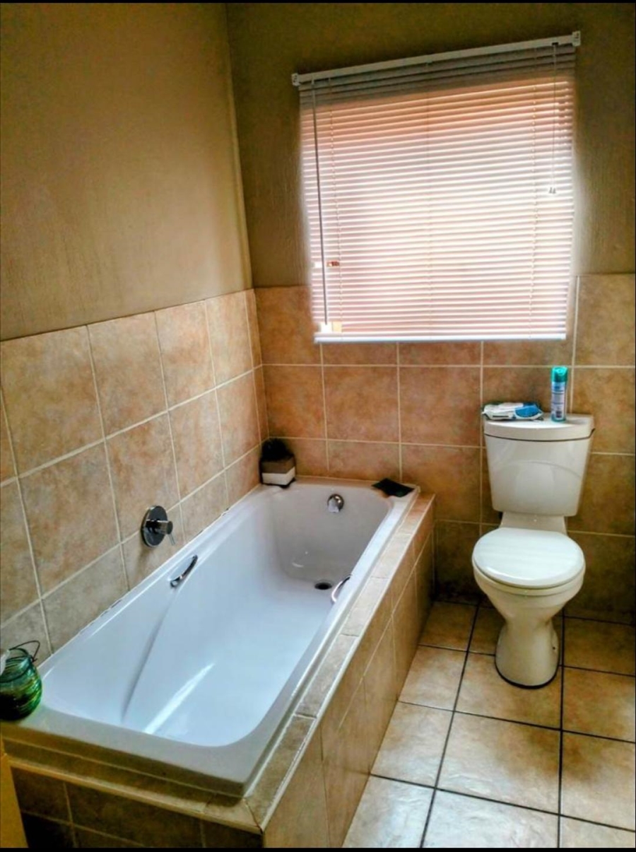 To Let 2 Bedroom Property for Rent in Noordheuwel Gauteng