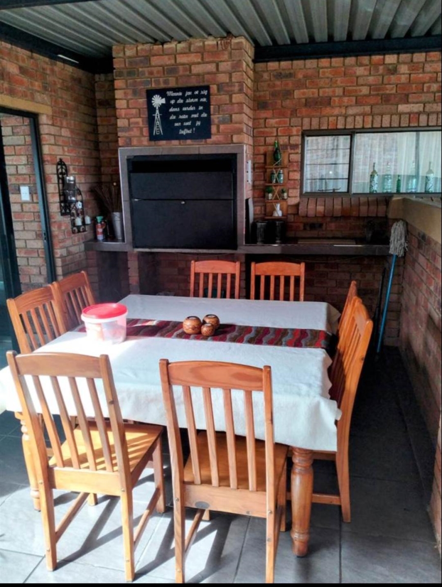 To Let 2 Bedroom Property for Rent in Noordheuwel Gauteng