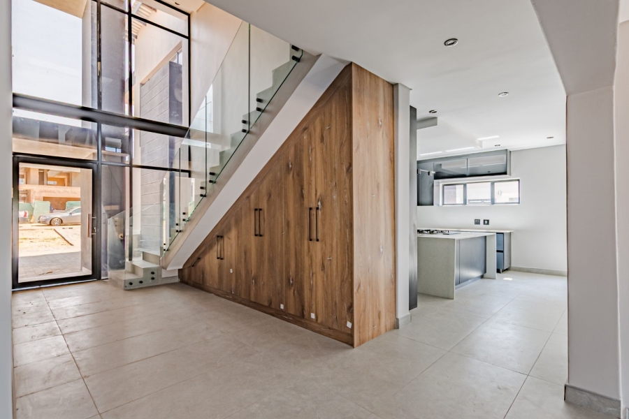 5 Bedroom Property for Sale in Six Fountains Residential Estate Gauteng