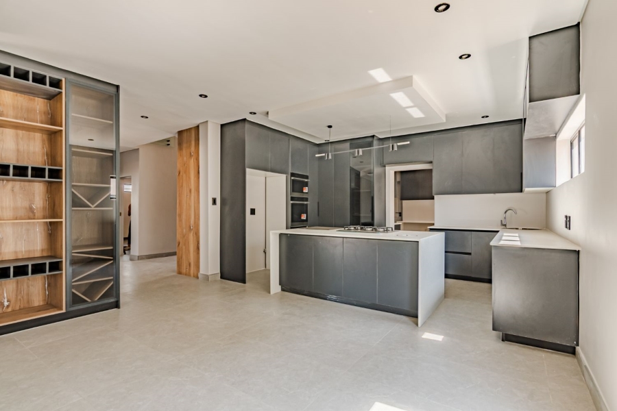 5 Bedroom Property for Sale in Six Fountains Residential Estate Gauteng