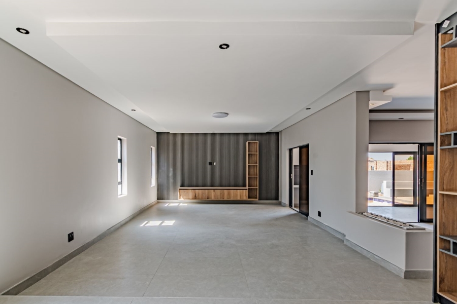 5 Bedroom Property for Sale in Six Fountains Residential Estate Gauteng