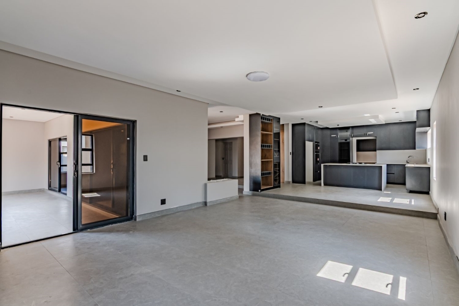 5 Bedroom Property for Sale in Six Fountains Residential Estate Gauteng