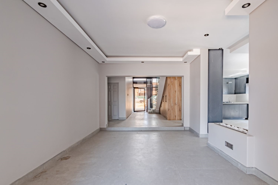 5 Bedroom Property for Sale in Six Fountains Residential Estate Gauteng