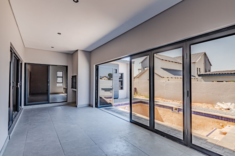 5 Bedroom Property for Sale in Six Fountains Residential Estate Gauteng