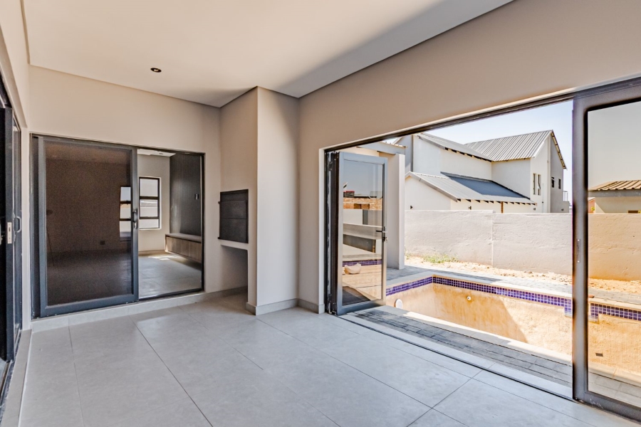 5 Bedroom Property for Sale in Six Fountains Residential Estate Gauteng