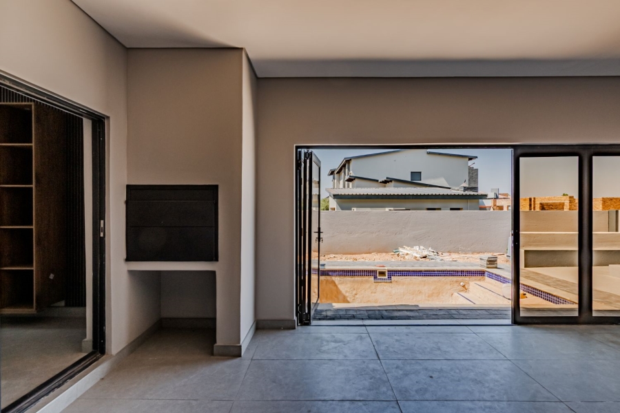 5 Bedroom Property for Sale in Six Fountains Residential Estate Gauteng