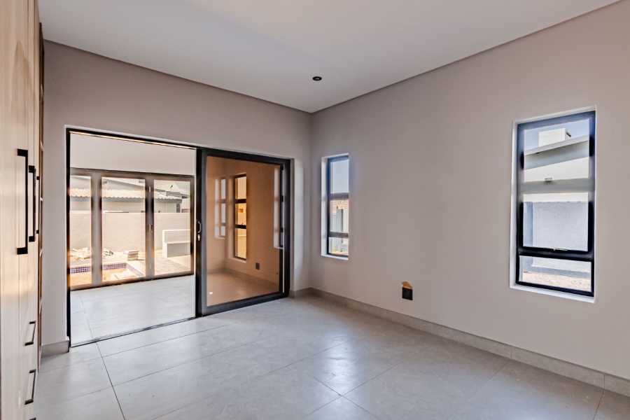 5 Bedroom Property for Sale in Six Fountains Residential Estate Gauteng