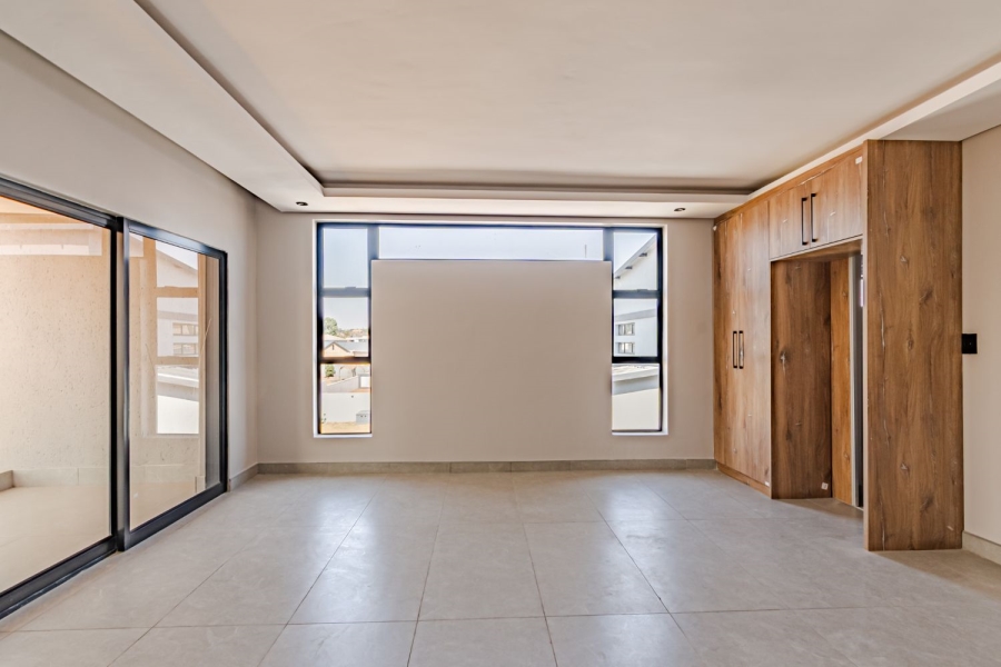 5 Bedroom Property for Sale in Six Fountains Residential Estate Gauteng