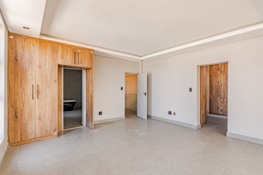 5 Bedroom Property for Sale in Six Fountains Residential Estate Gauteng