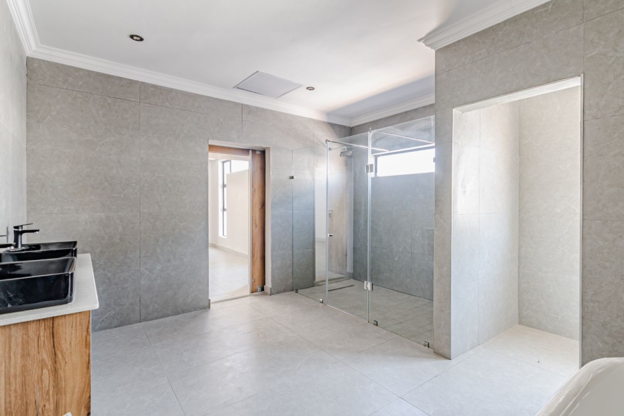 5 Bedroom Property for Sale in Six Fountains Residential Estate Gauteng