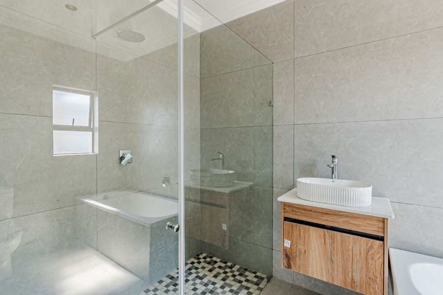 5 Bedroom Property for Sale in Six Fountains Residential Estate Gauteng