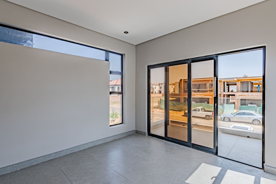 5 Bedroom Property for Sale in Six Fountains Residential Estate Gauteng