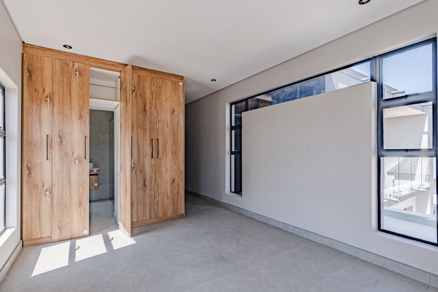 5 Bedroom Property for Sale in Six Fountains Residential Estate Gauteng