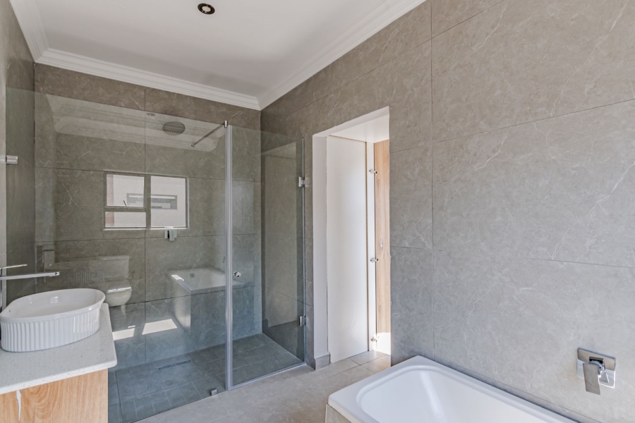 5 Bedroom Property for Sale in Six Fountains Residential Estate Gauteng