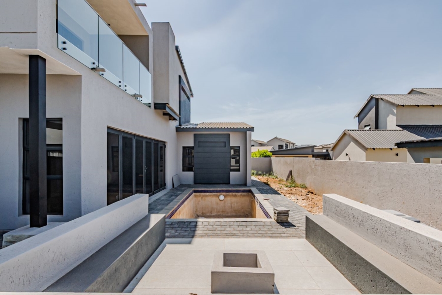 5 Bedroom Property for Sale in Six Fountains Residential Estate Gauteng