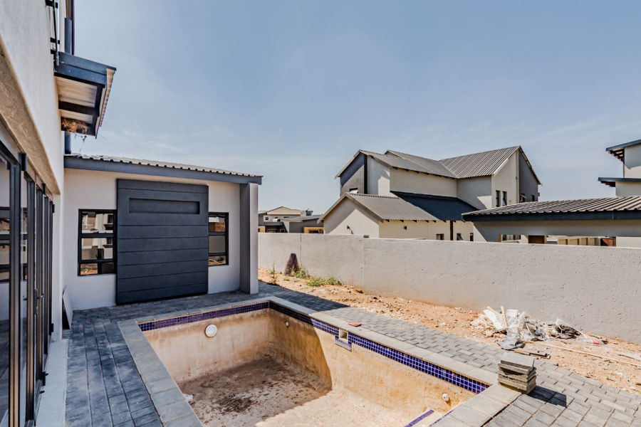 5 Bedroom Property for Sale in Six Fountains Residential Estate Gauteng