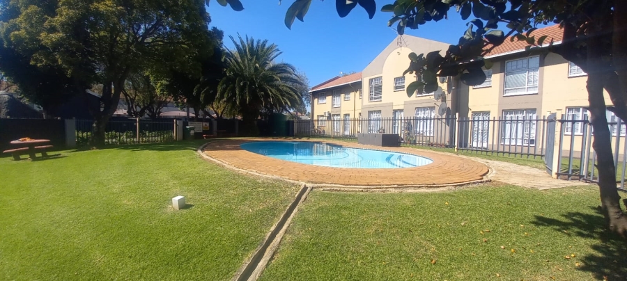 2 Bedroom Property for Sale in Verwoerdpark Gauteng