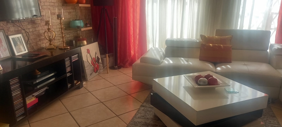 2 Bedroom Property for Sale in Verwoerdpark Gauteng