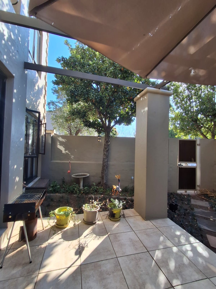 To Let 2 Bedroom Property for Rent in Lonehill Gauteng