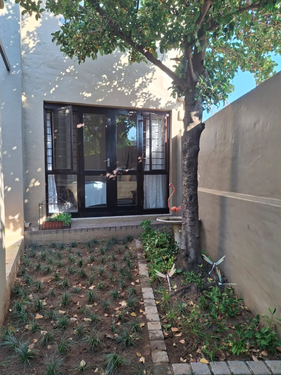 To Let 2 Bedroom Property for Rent in Lonehill Gauteng