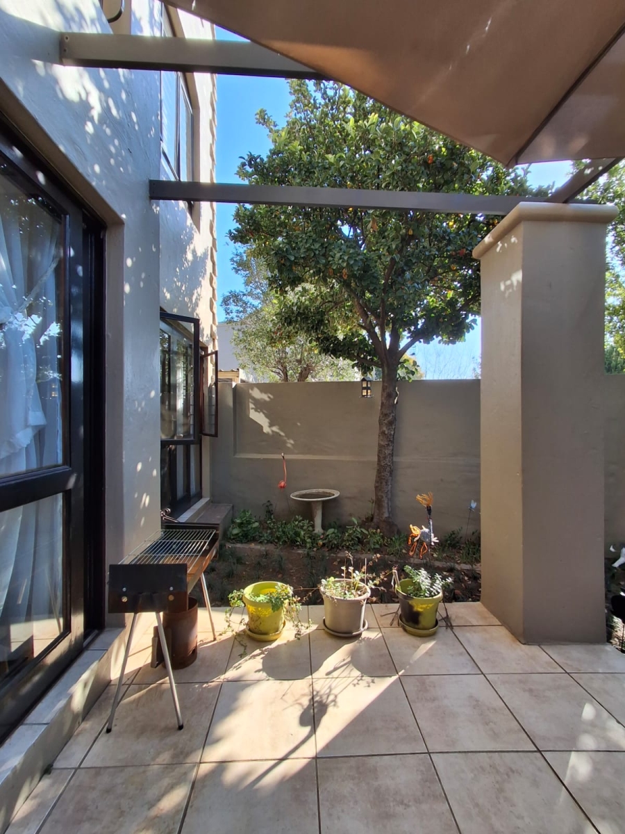 To Let 2 Bedroom Property for Rent in Lonehill Gauteng