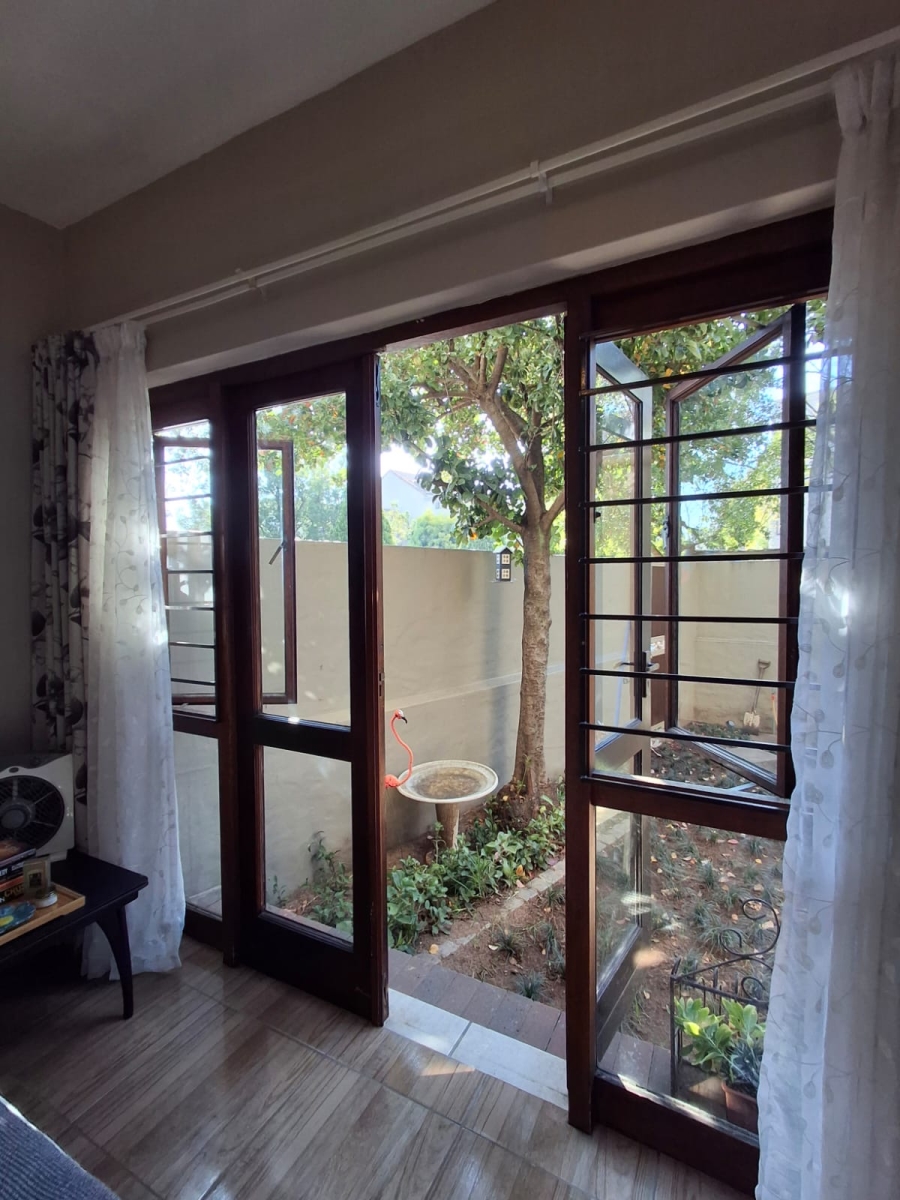 To Let 2 Bedroom Property for Rent in Lonehill Gauteng