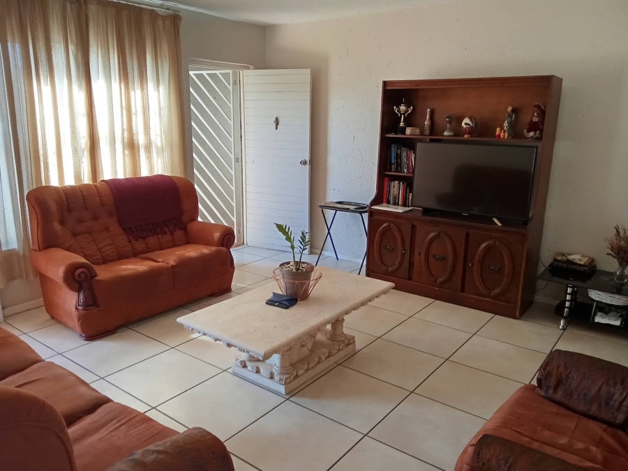 2 Bedroom Property for Sale in Allens Nek Gauteng