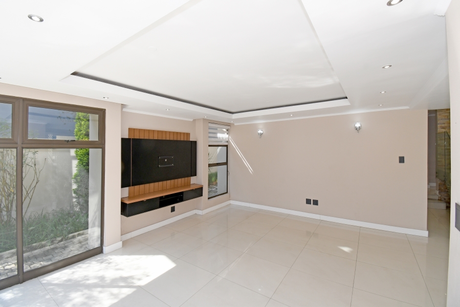 4 Bedroom Property for Sale in Waterfall Country Village Gauteng