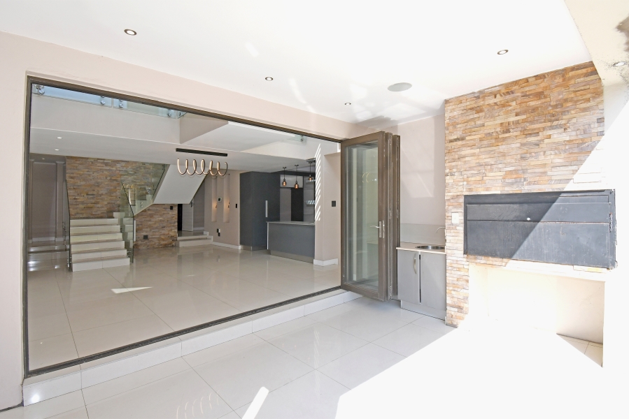 4 Bedroom Property for Sale in Waterfall Country Village Gauteng