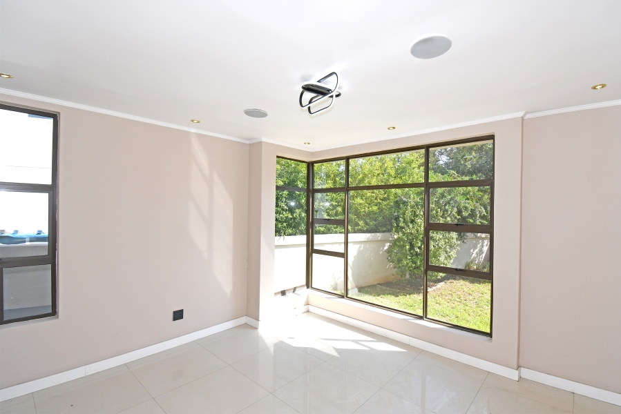 4 Bedroom Property for Sale in Waterfall Country Village Gauteng