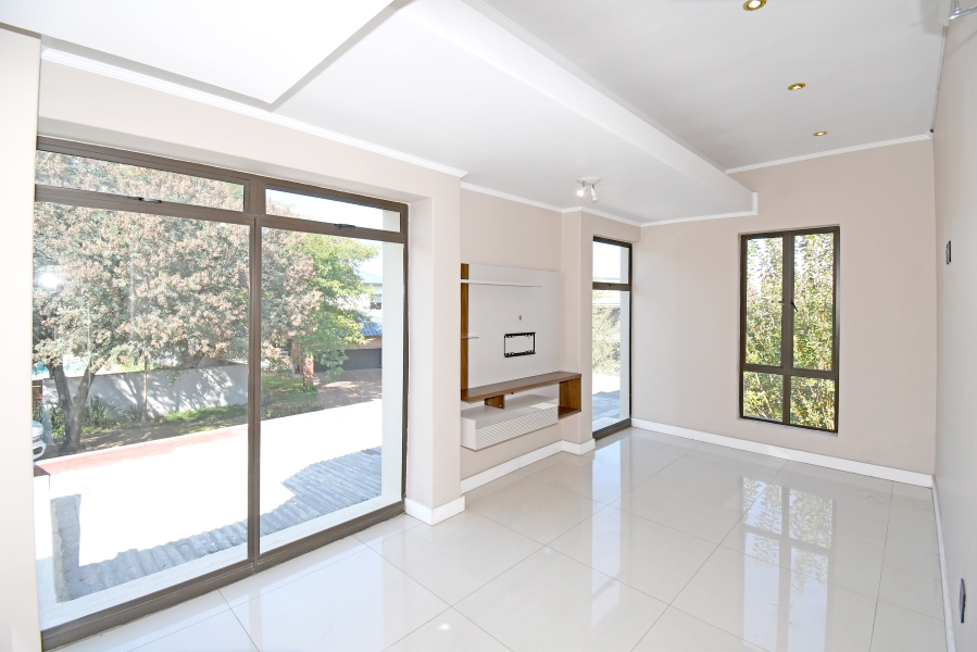 4 Bedroom Property for Sale in Waterfall Country Village Gauteng