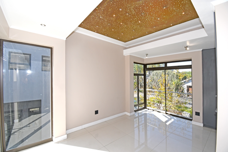 4 Bedroom Property for Sale in Waterfall Country Village Gauteng