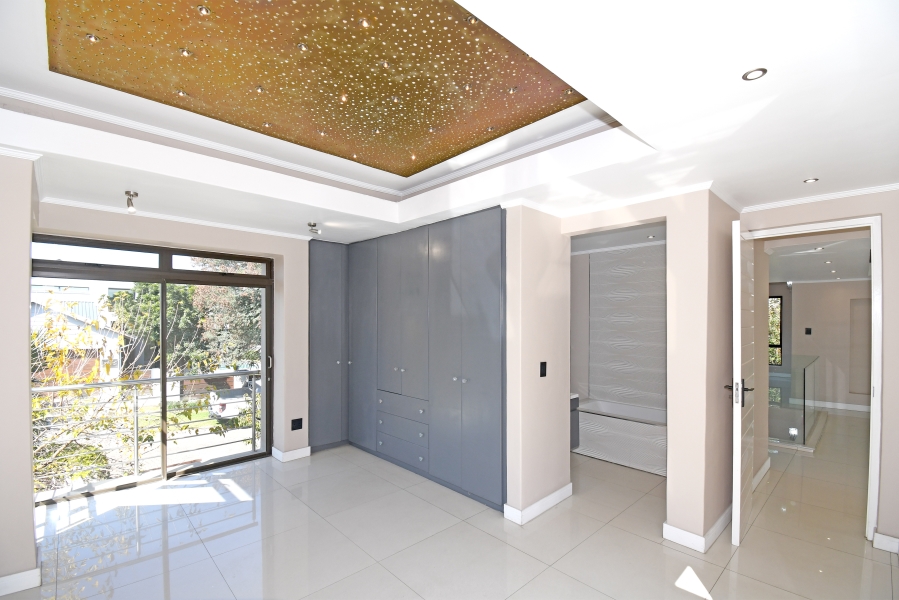 4 Bedroom Property for Sale in Waterfall Country Village Gauteng