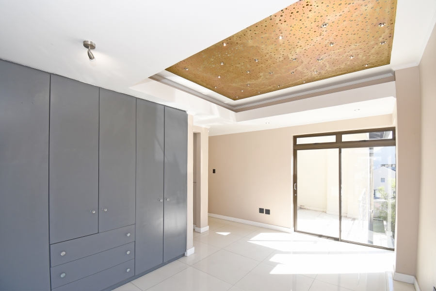 4 Bedroom Property for Sale in Waterfall Country Village Gauteng