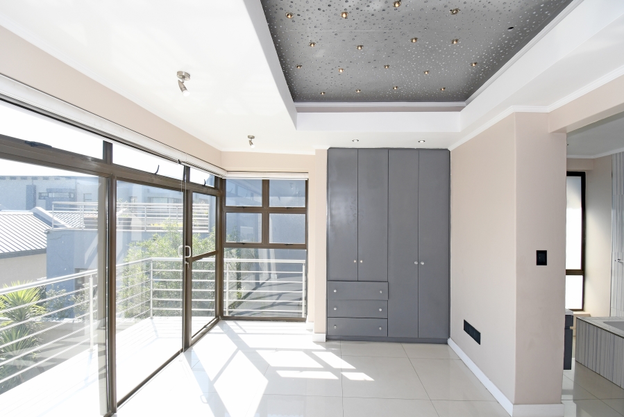 4 Bedroom Property for Sale in Waterfall Country Village Gauteng