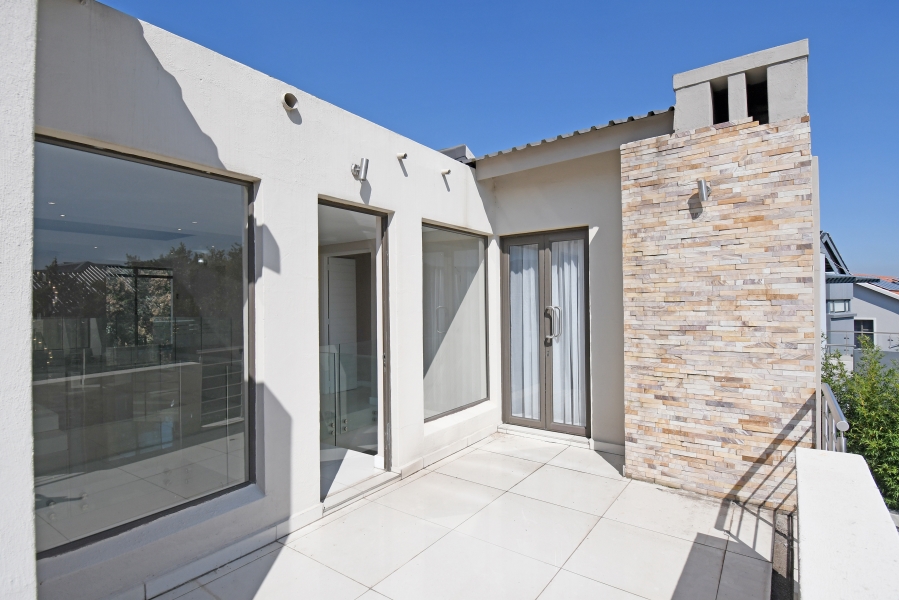 4 Bedroom Property for Sale in Waterfall Country Village Gauteng