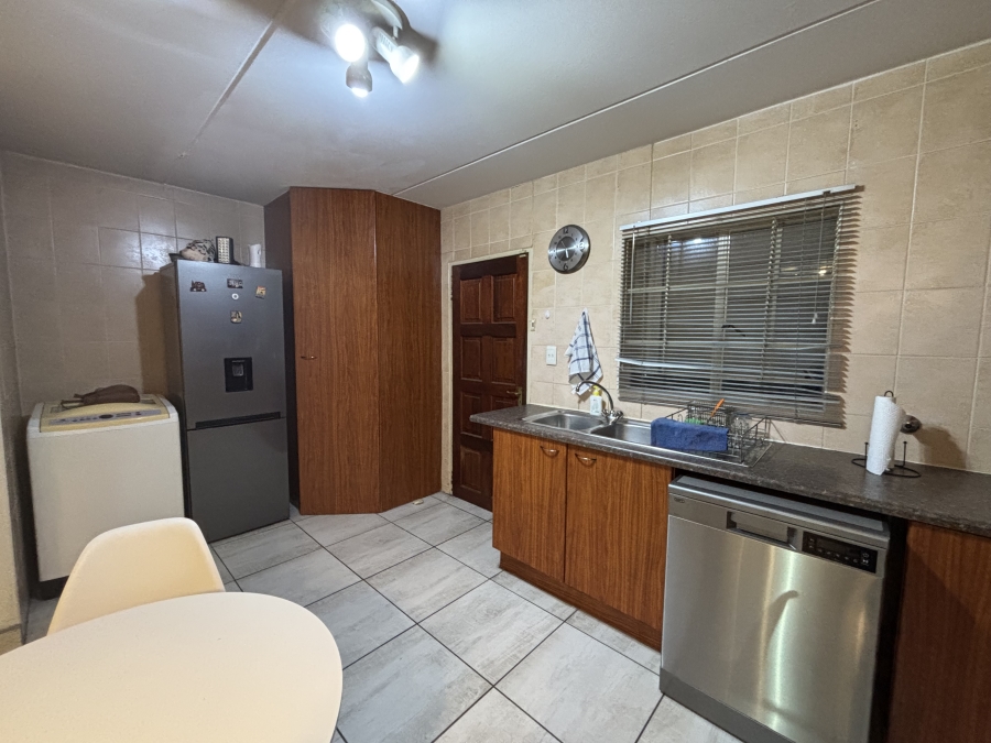 To Let 2 Bedroom Property for Rent in North Riding Gauteng