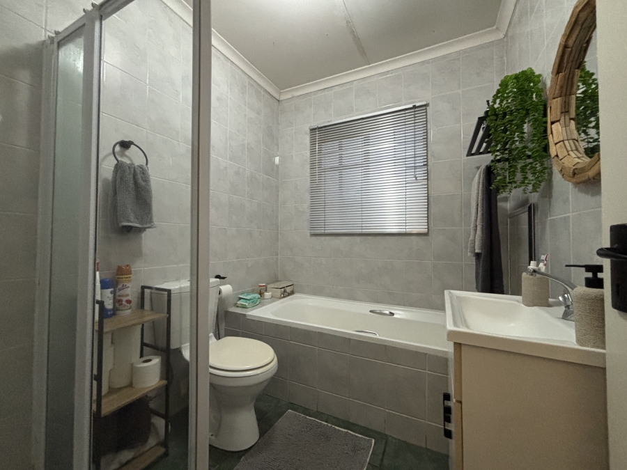 To Let 2 Bedroom Property for Rent in North Riding Gauteng