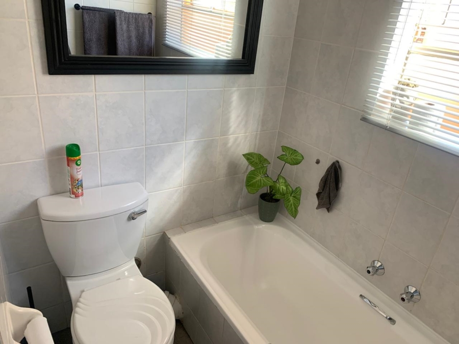 To Let 3 Bedroom Property for Rent in Wilgeheuwel Gauteng